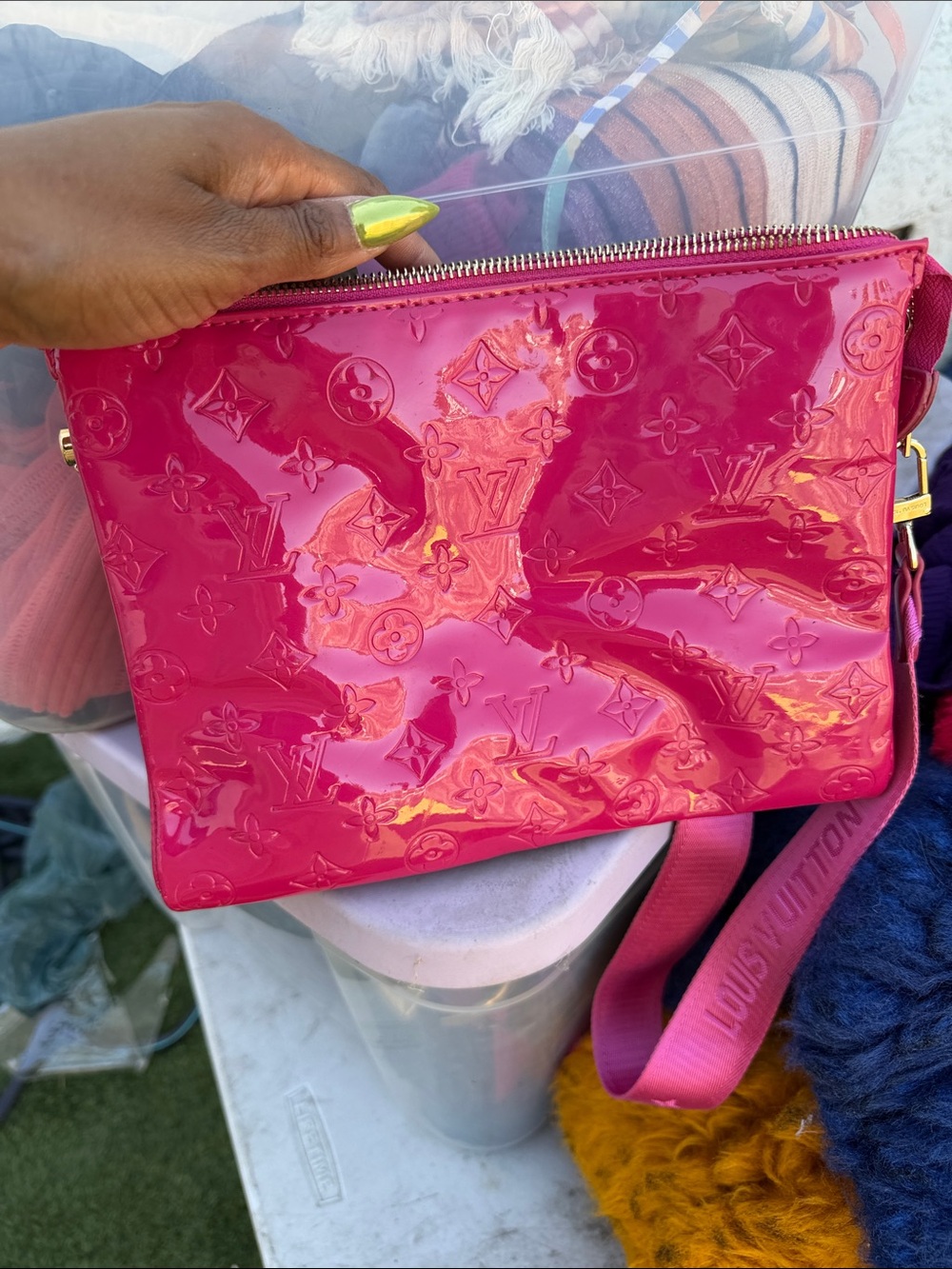 Louis Vuitton Hot Pink Vernis Monogram Crossbody Pouch